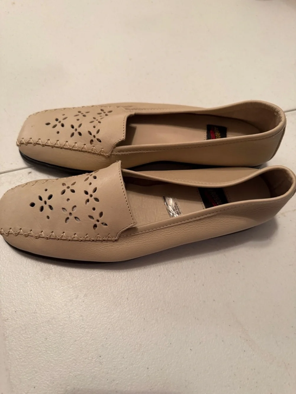 AEROSOLES Women's Beige Laser-Cut Leather Loafers - Picture 2 of 6